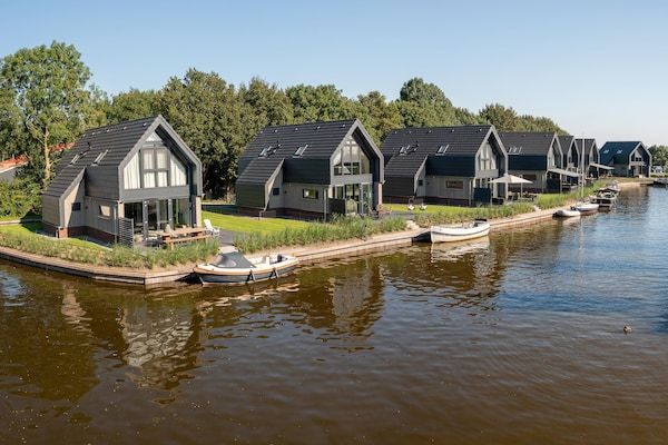 Watervilla Fjirtjin in Balk - Foto 1 van 38