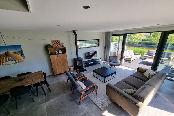 Woonkamer - Privé-aanlegsteiger + modern comfort in Balk (5)