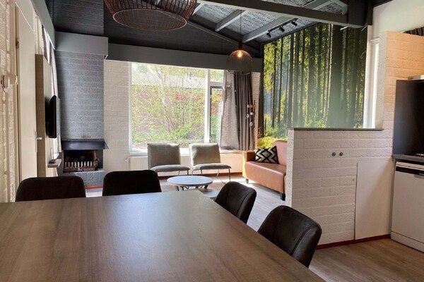 Eetkamer - Bungalow in Weert met Privé Steiger in Weert (4)