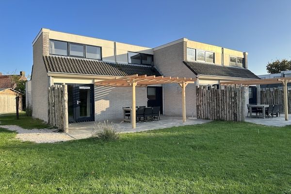 Vakantiepark 't Eibernest Texel 4 in De Cocksdorp - Foto 1 van 24