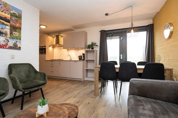 Woonkamer - Vakantiehuis op Texel met Terras in De Cocksdorp (5)