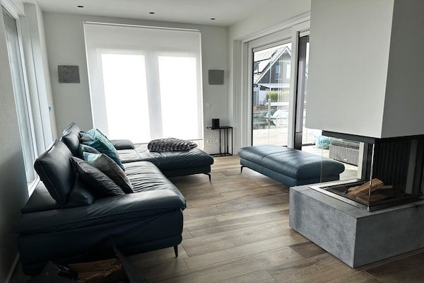 Luxe villa aan het water in Stavoren - Foto 2 van 39