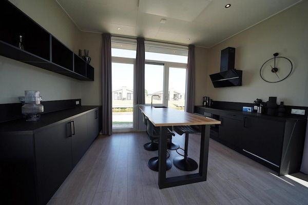Keuken - Ontsnapping aan de drukte een chalet nabij Kampen in Kampen (3)