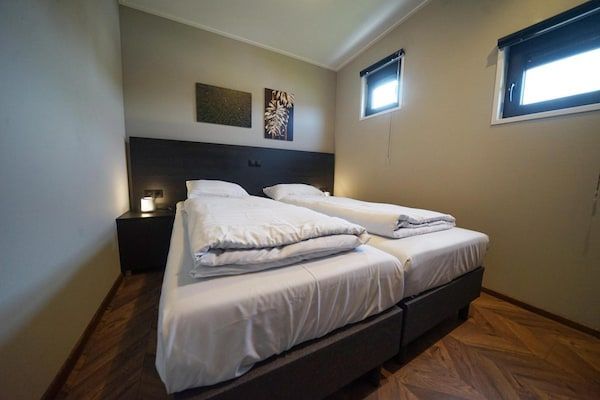 Slaapkamer - Chalet midden in de natuur met terras voor 6 in Kampen (3)