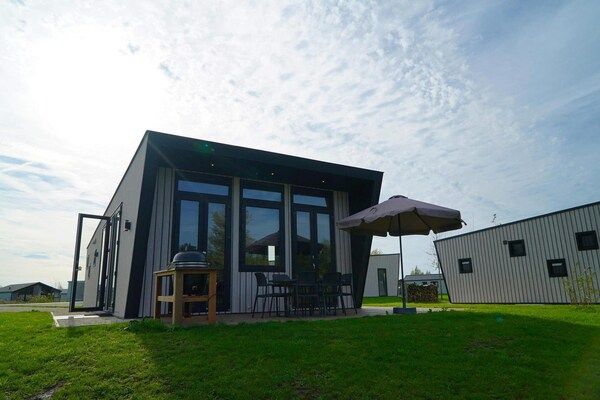 Buitenkant - Chalet midden in de natuur met terras voor 6 in Kampen (1)