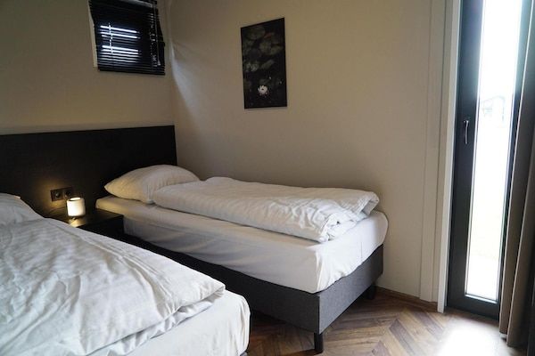 Slaapkamer - Chalet midden in de natuur met terras voor 6 in Kampen (5)