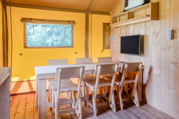 Eetkamer - Safaritent vlak bij Biesbosch & Breda in Oosterhout (3)