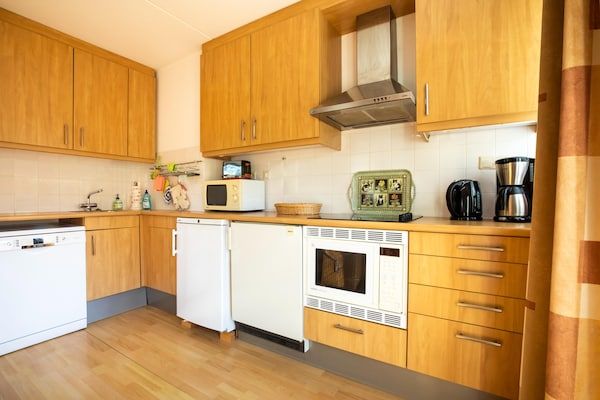 Keuken - Comfortabel vakantiehuis in Hoorn met Frans balkon in Hoorn (4)