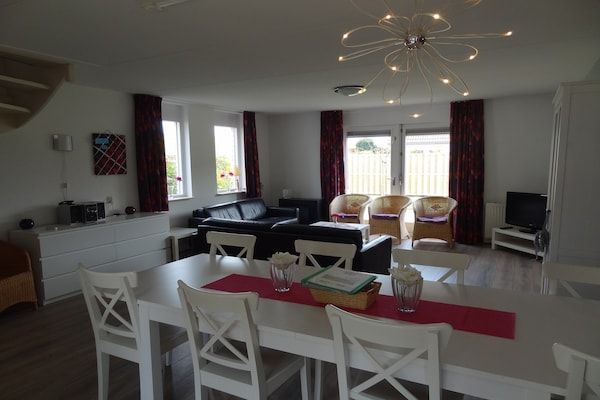 Woonkamer - Thuissauna nabij stranden van Wemeldinge in Wemeldinge (3)