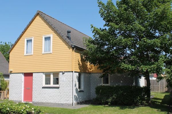 Villapark De Oesterbaai 15 in Wemeldinge - Foto 1 van 37