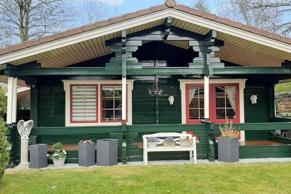 Buitenkant - Bungalow met omheinde tuin op de Veluwe in Hulshorst (1)