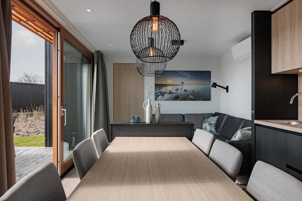 Eetkamer - Lodge bij Brouwersdam & Noordzeestrand in Scharendijke (4)