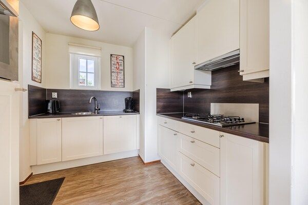 Keuken - Villa in Cadzand-Bad bij Noordzeestrand in Cadzand-Bad (3)