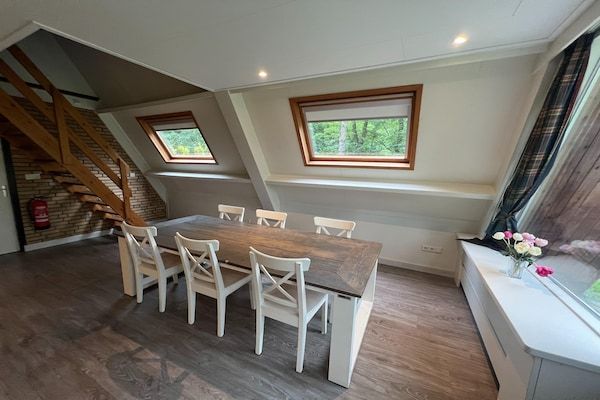 Eetkamer - Charmant vakantiehuis met wifi in Stramproy (3)