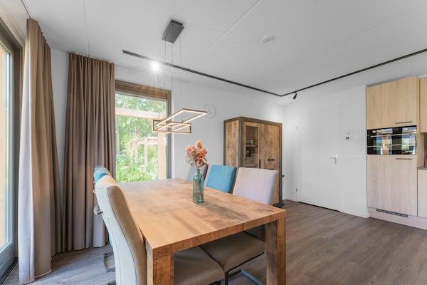 Eetkamer - Vrijstaande bosvilla voor 6 personen, wandel-/fietsroute in Lochem. in Lochem (3)
