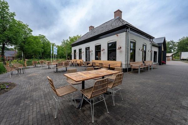 Buitenkant - Safaritent vlakbij Lauwersmeerpark in Vierhuizen (1)