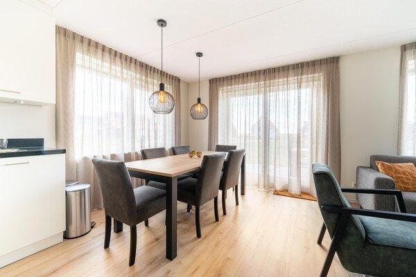Eetkamer - Uw kustverblijf met zwembad in Scherpenisse (3)