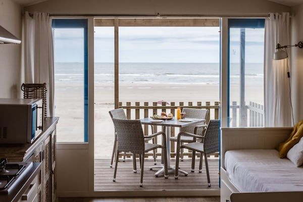 Woonkamer - Strandhuis in Julianadorp aan de Noordzee in Wijk aan Zee (5)