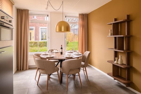 Eetkamer - Villa met sauna, bubbelbad en veranda in Maastricht (4)