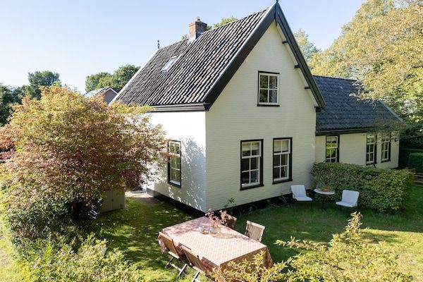 Buitenkant - Fijn vakantiehuis centraal in Bergen in een heerlijke omgeving. in Bergen (1)
