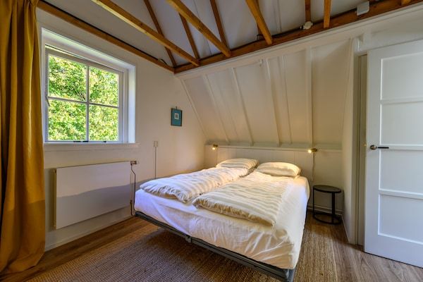 Slaapkamer - Fijn vakantiehuis centraal in Bergen in een heerlijke omgeving. in Bergen (5)