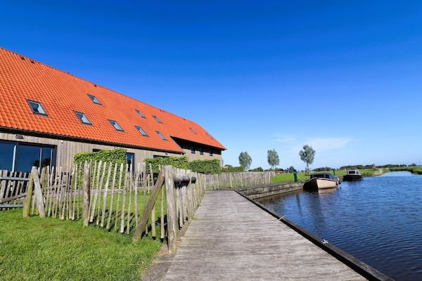 Tuin - Moderne vakantie in Friesland in Leons (2)