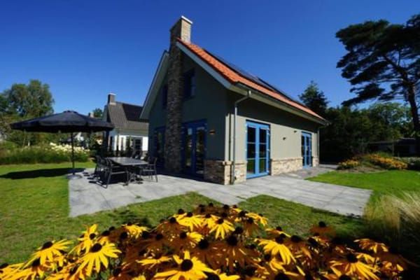 Buitenkant - Natuurtoevluchtsoord met tuin in Lochem (1)