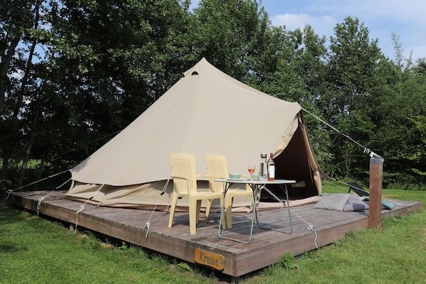 Buitenkant - Glamourtent in Friese Wouden bij Fietsroute in Twijzel (5)