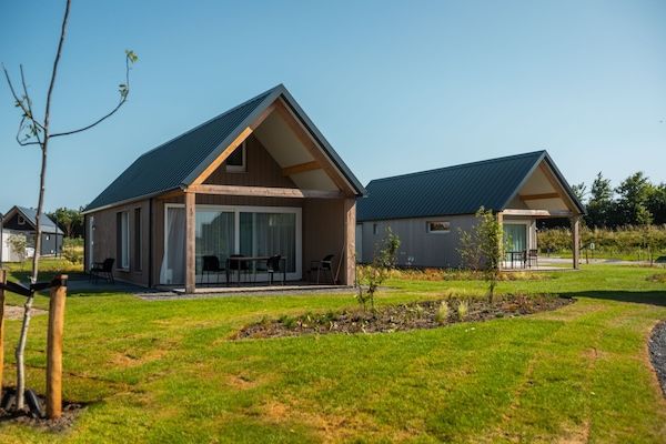 Buitenkant - Duinlodge op vakantiepark, strand op 1,3 km in Cadzand (1)