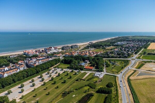 AreaSummer1KM - Luxe duinvilla op een vakantiepark in Cadzand (2)
