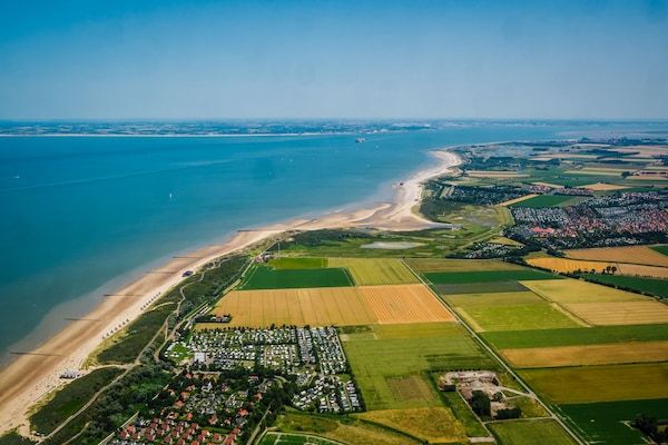 Park - Luxe duinvilla op een vakantiepark in Cadzand (5)