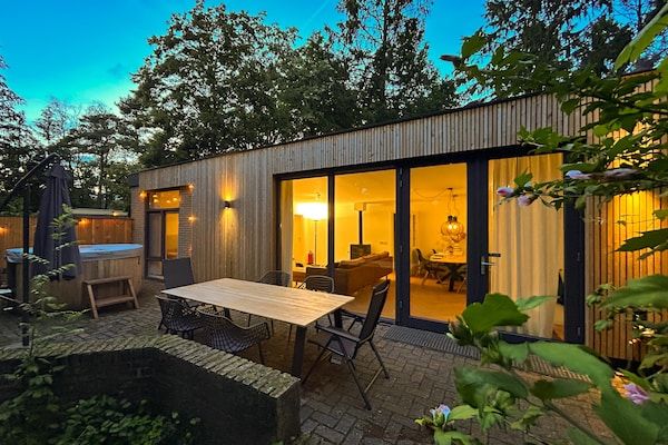 Terras - Vakantiehuis in Zelhem met Hottub & Bos in Zelhem (5)