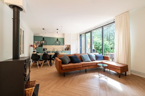 Woonkamer - Vakantiehuis in Zelhem met Bos en Hottub in Zelhem (2)