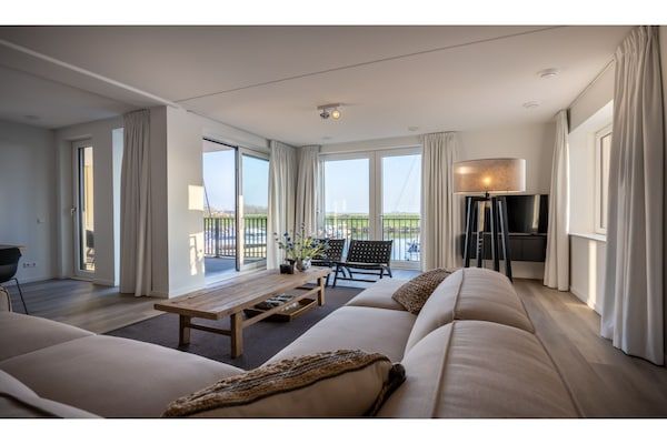 Harbour Loft 1K Residence Marina havenzicht in Kamperland - Foto 1 van 40