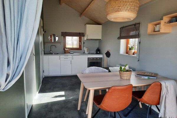 Keuken - Lodge aan de Weiden met Mooie Veranda in Ruinerwold (3)