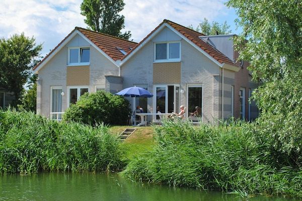 Beach Resort Makkum 30 in Makkum - Foto 1 van 40