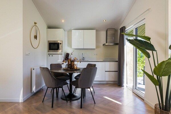 Eetkamer - Lodge in Nederland met Terras in Oirschot (3)