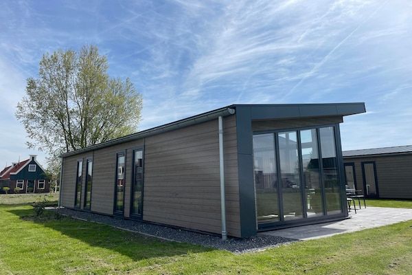Buitenkant - Modern chalet met 2 badkamers in West-Graftdijk (5)