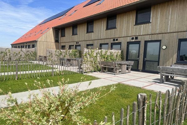 Friese Villa 7 in Leons in Leons - Foto 1 van 40