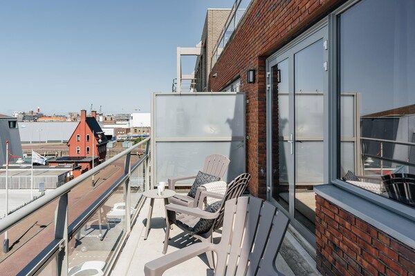 Terras - Prachtig appartement aan het strand in Den Haag (5)