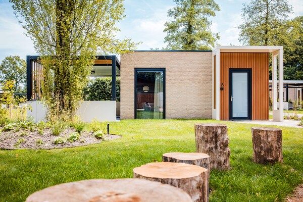 Buitenkant - Vakantiehuis in Veluwe omgeven door natuur in Voorthuizen (1)