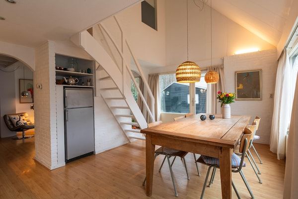 Eetkamer - Vakantiehuis bij Noordwijk Strand in Noordwijkerhout (3)