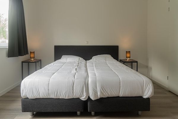 Slaapkamer - Mooi vakantiehuis vlakbij het water in Zuid-Holland (4)