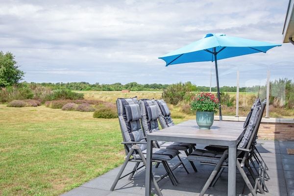 Terras - Stijlvolle Texel-ontsnapping met spa in Den Burg (5)
