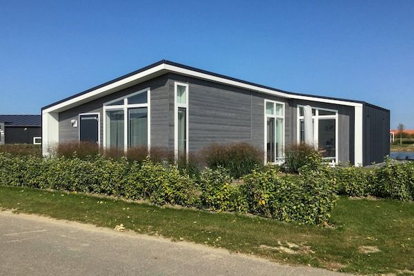 Water Resort Oosterschelde 28 in Wemeldinge - Foto 1 van 40