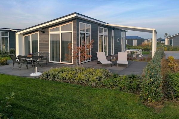 Water Resort Oosterschelde 45 in Wemeldinge - Foto 1 van 40