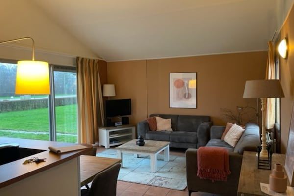 Woonkamer - Wellnessretraite in de natuur in Zevenhuizen (1)