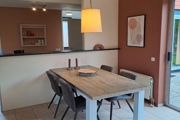 Eetkamer - Wellnessretraite in de natuur in Zevenhuizen (2)