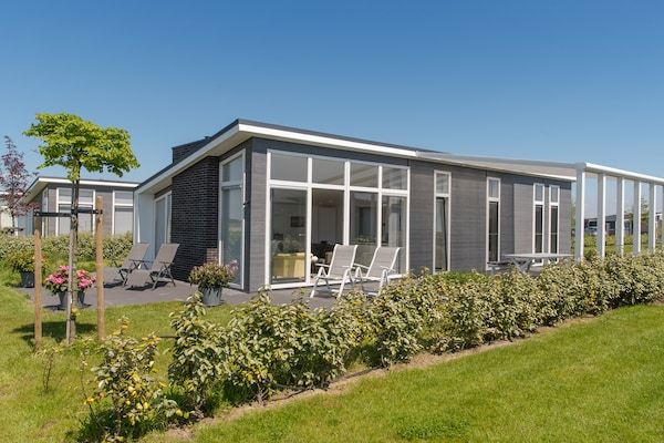 Water Resort Oosterschelde 47A in Wemeldinge - Foto 1 van 40