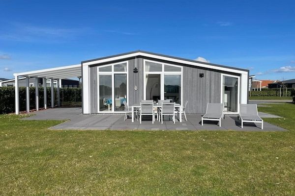 Water Resort Oosterschelde 56 in Wemeldinge - Foto 1 van 40